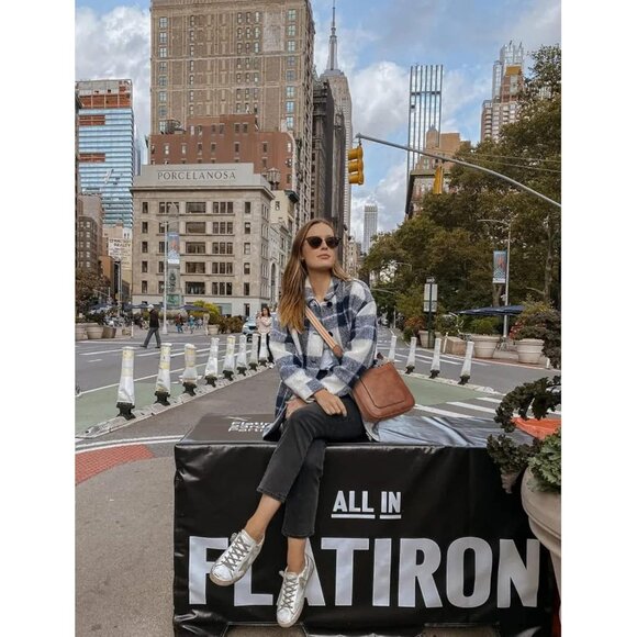 Fashionable Vegan Leather Crossbody Bag for Women - Versatile Style and Comfort - Picture 6 of 8